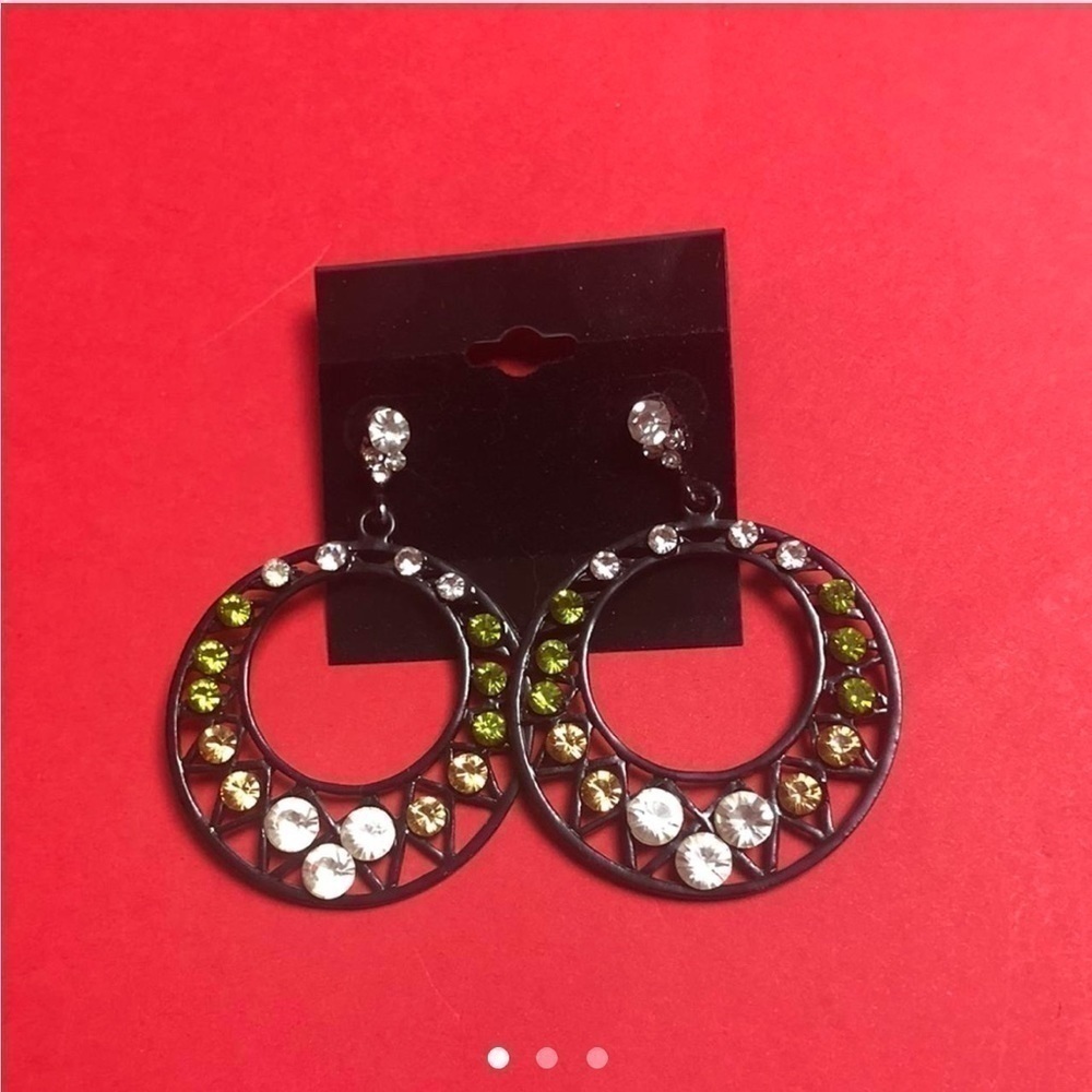 Formal earring set 🖤💚​​​​​​​​​​​​​​​​​​​​​​​​​​